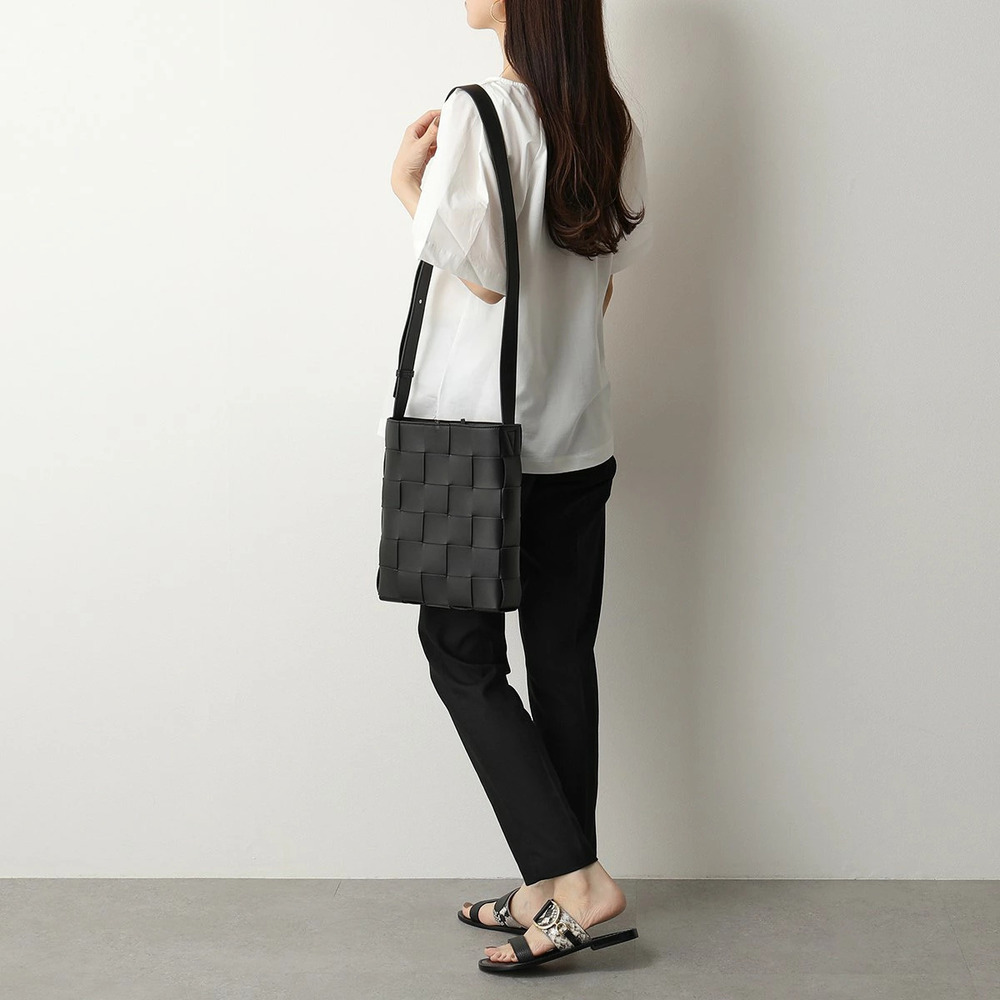 Bottega Veneta Maxi Shoulder Leather Cassette Bag Intrecciato Black